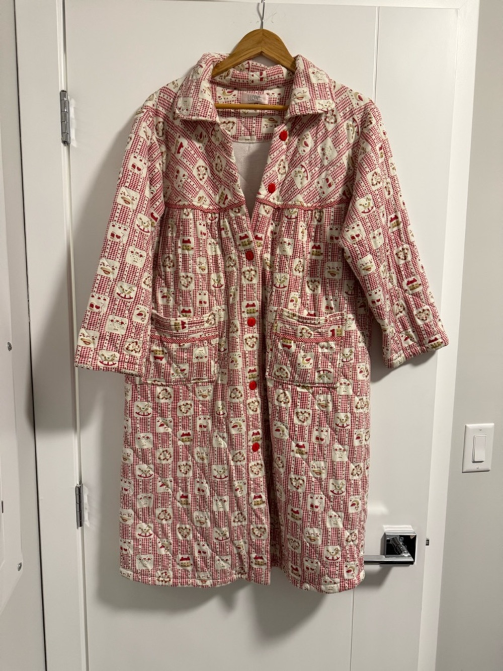 Vintage quilt blanket jacket red floral homestead farm medium pockets grannycore